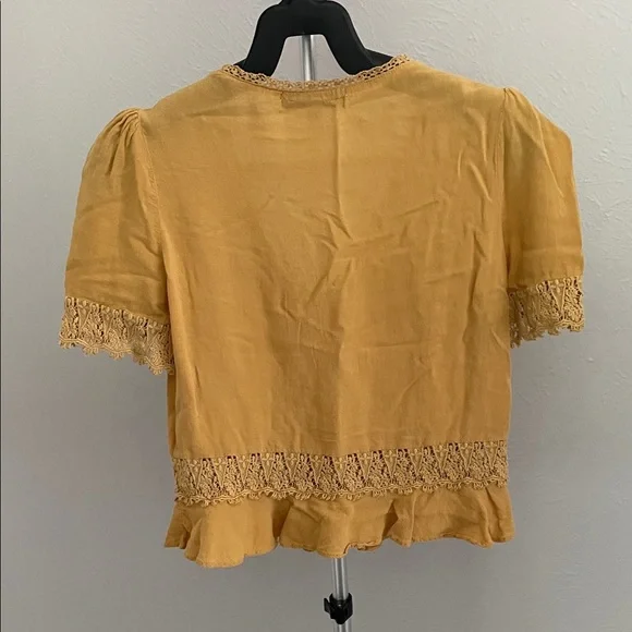 Heartloom Golden Lace Blouse - Picture 6 of 9